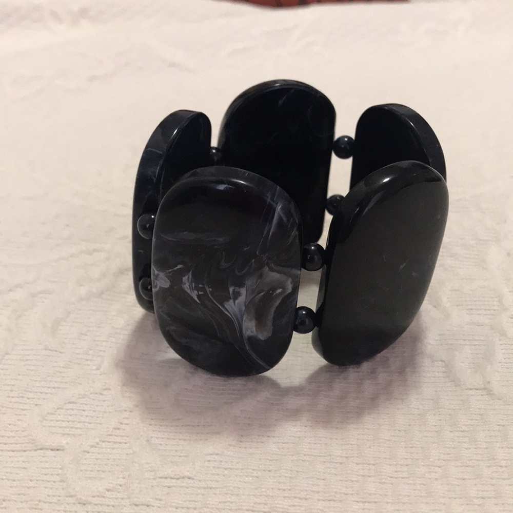 Jewelry - Picture 3 of 4